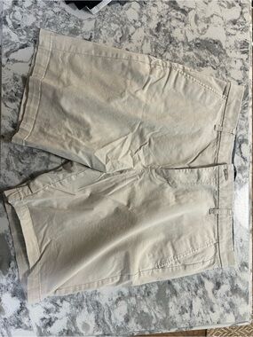 GAP Men's Flat Front Khaki Shorts